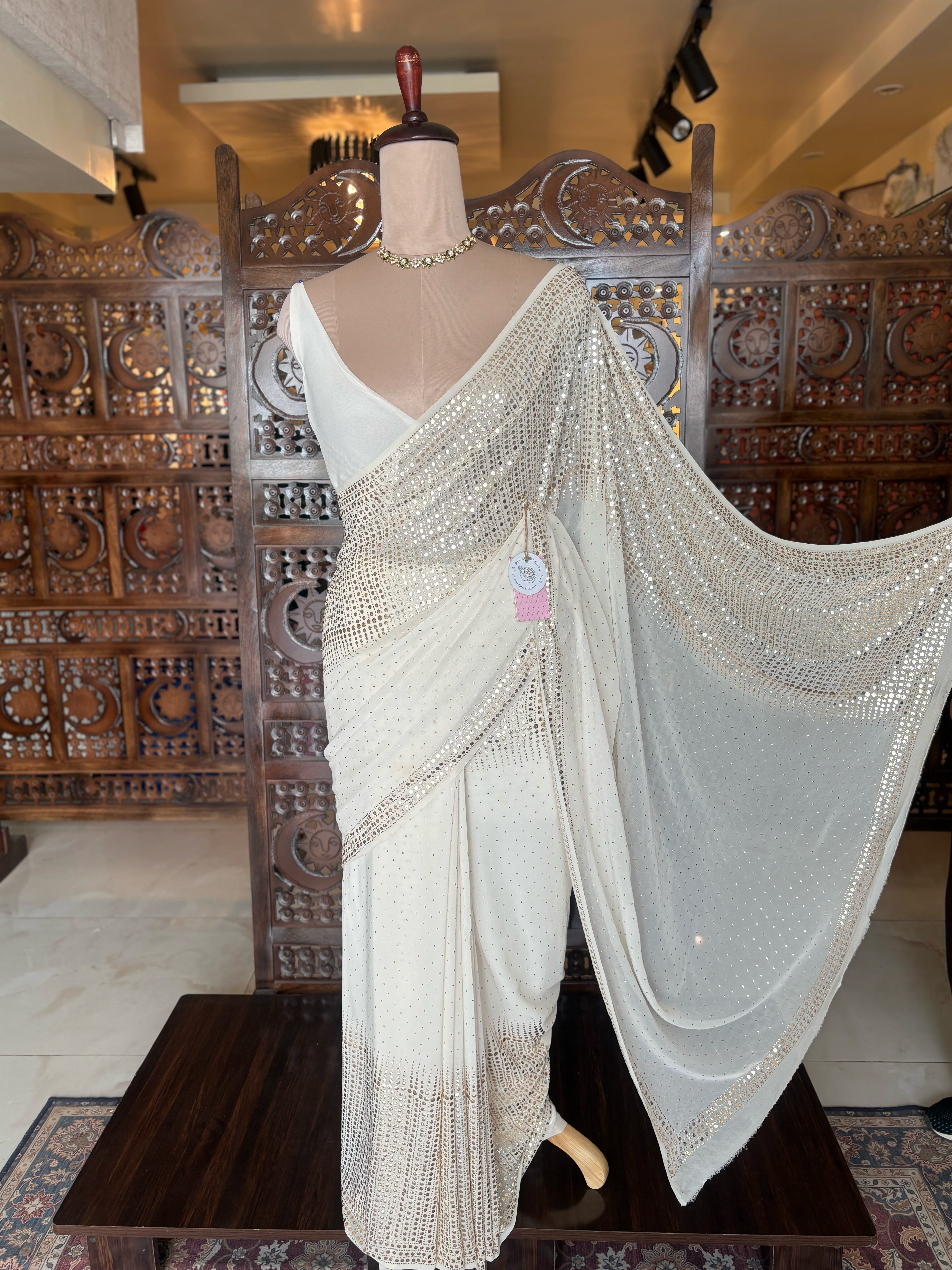 Dyeable Pure & Premium Georgette Mukaish Saree
